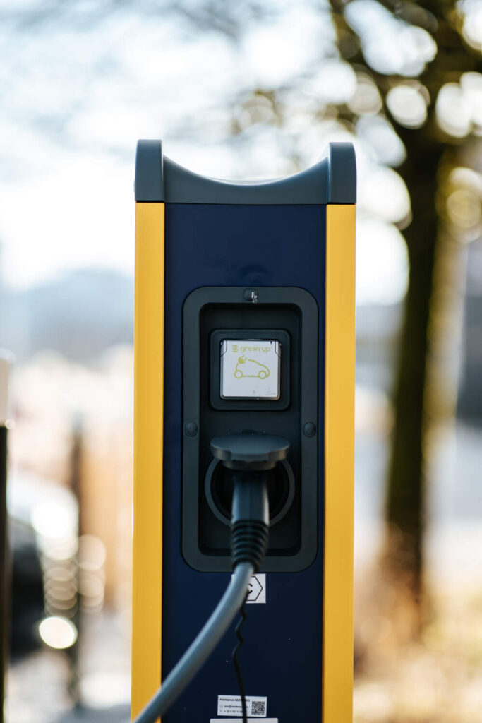 Vue de côté de la borne électrique Netdev